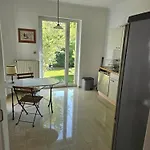 Апартаменти Ganze Mit Garten