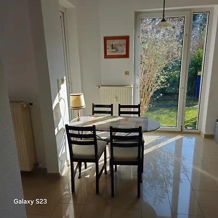 Ganze Mit Garten Apartman