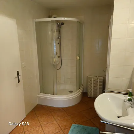Ganze Mit Garten Apartment